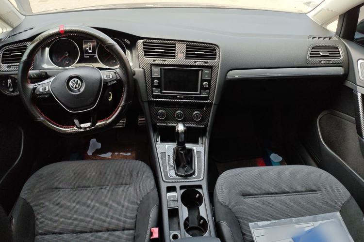 Used Volkswagen Golf 2018 1.6L Automatic Comfort Model Center Console