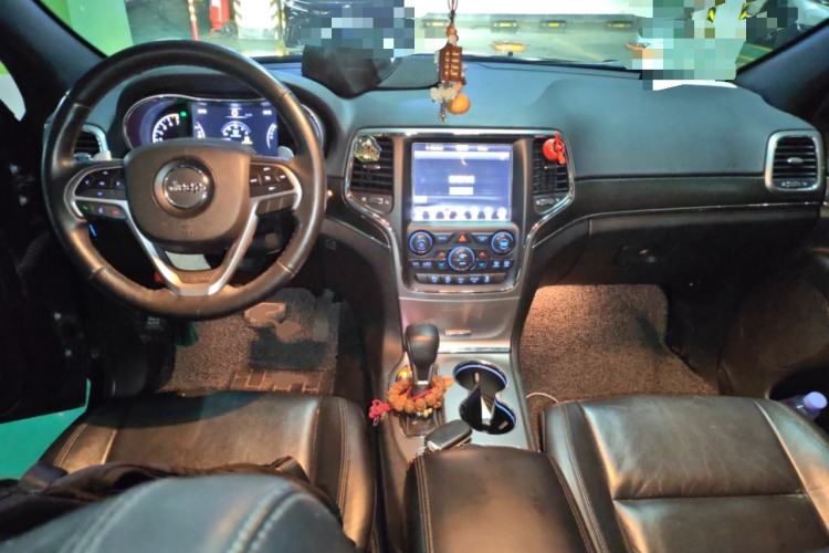 Used Jeep Grand Cherokee 2017 3.0L Comfort Navigation Edition Center Console