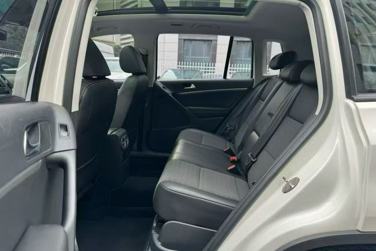 Used Volkswagen Tiguan 2016 300TSI Automatic All-Wheel Drive Fashion Vision Edition Interior 2