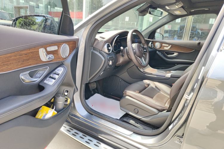Used Mercedes-Benz GLC 2021 GLC 300 L 4MATIC Dynamic Model Center Console