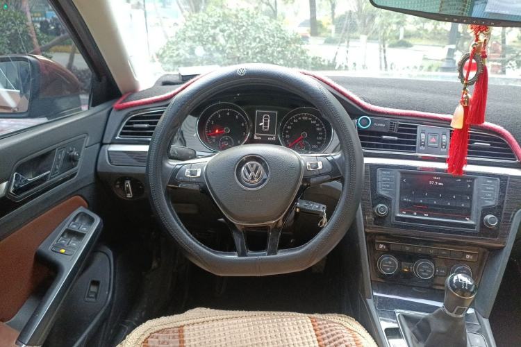 Used Volkswagen Lamando 2015 280TSI Manual Comfort Edition Steering Wheel