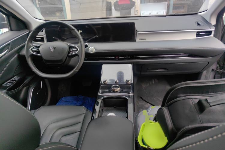 Used NETA U 2022 Zhi 400 Lithium-Nickel-Manganese-Cobalt Energy System Center Console