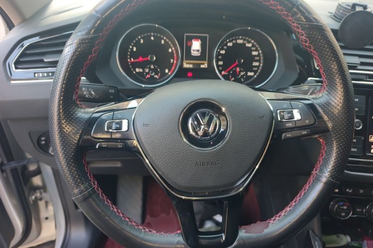 Used Volkswagen Tiguan L 2018 Facelift 330TSI Automatic Two-Wheel Drive Luxury Edition Steering Wheel
