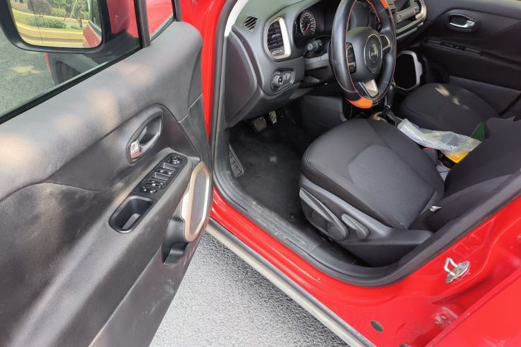 Used Jeep Renegade 2018 Connected Large Screen Version 180T Automatic High-Energy Edition
