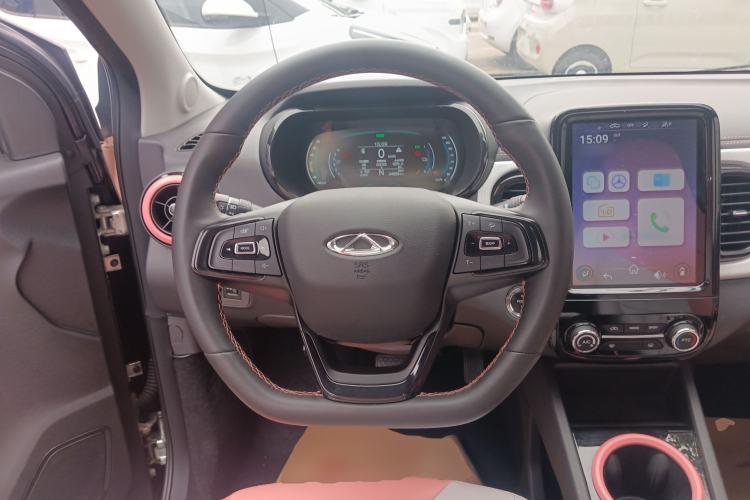 Used Chery QQ Little Ant 2022 Restyled Version Sweet Pink Edition Half-Sugar Version 28.8 kWh 30 kW 301 km Steering Wheel