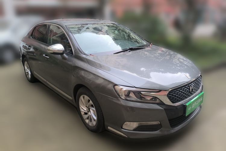 Used DS 5LS 2014 1.8L automatic Comfort version VTi140
