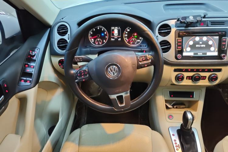 Used Volkswagen Tiguan 2015 1.8TSI Automatic Two-Wheel Drive Luxury Model Steering Wheel