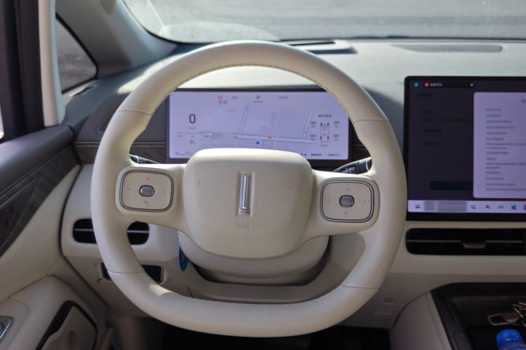 Used Wey Gaoshan 2025 Four-Wheel Drive Alpine 8 Steering Wheel