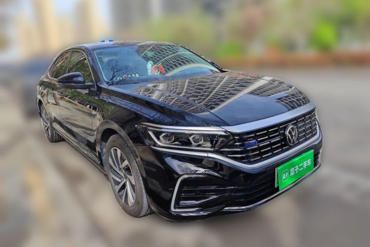 Used Volkswagen Passat New Energy 2022 430 PHEV Hybrid Luxury Edition Front Right 45 Deg