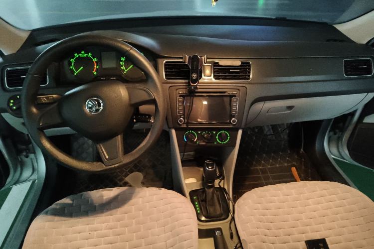 Used Skoda Rapid 2015 1.6L Automatic Smart Selection Model
