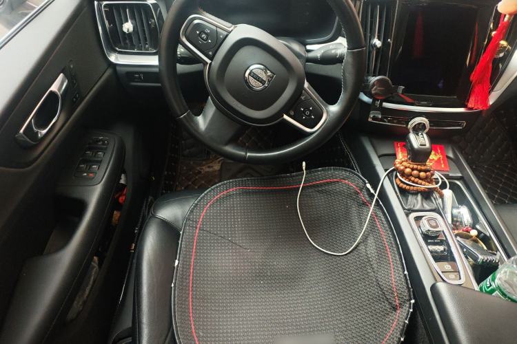 Used Volvo S60 2021 T4 Zhiyi Luxury Edition
