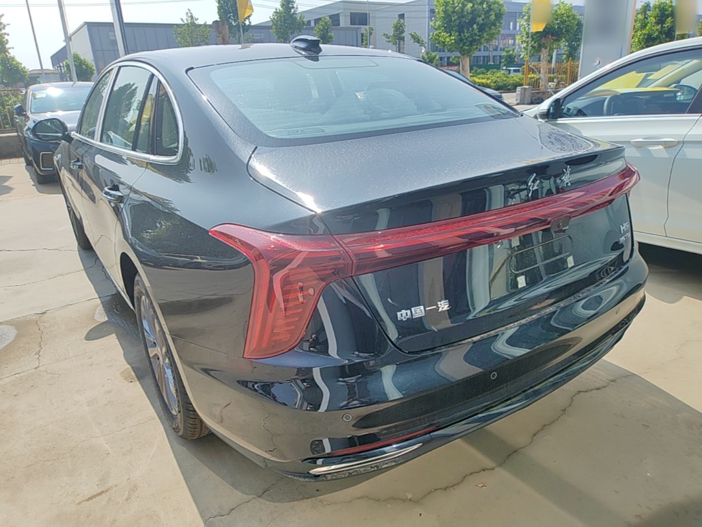Hongqi H5 2026 Model 1.5T DCT Qi Yun Pro Edition — снимка 4