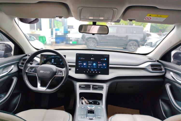 Used BYD Destroyer 05 2024 HONOR Edition DM-i 55KM Luxury Model Center Console