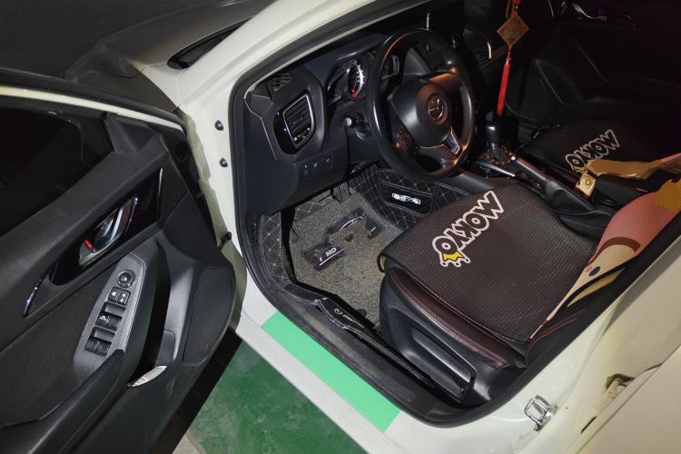 Used Mazda 3 Axela 2014 Sedan 1.5L Automatic Luxury Model