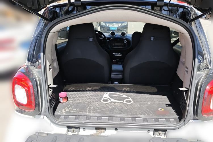 Used smart fortwo 2015 1.0L 52 kW hardtop Dynamic version
