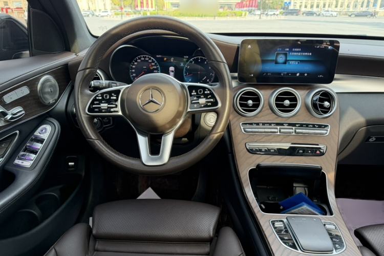 Used Mercedes-Benz GLC 2022 Facelifted GLC 300 L 4MATIC Luxury Edition Interior 5