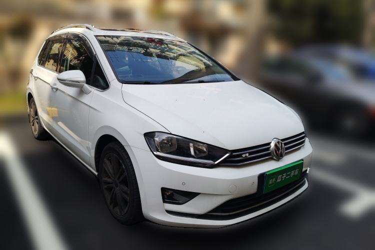 Used Volkswagen Golf Sportsvan 2018 280TSI Automatic Luxury Model Front Right 45 Deg