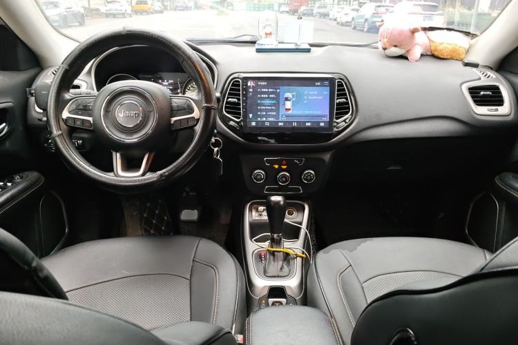 Used Jeep Compass 2017 200T Automatic Comfort Edition Center Console