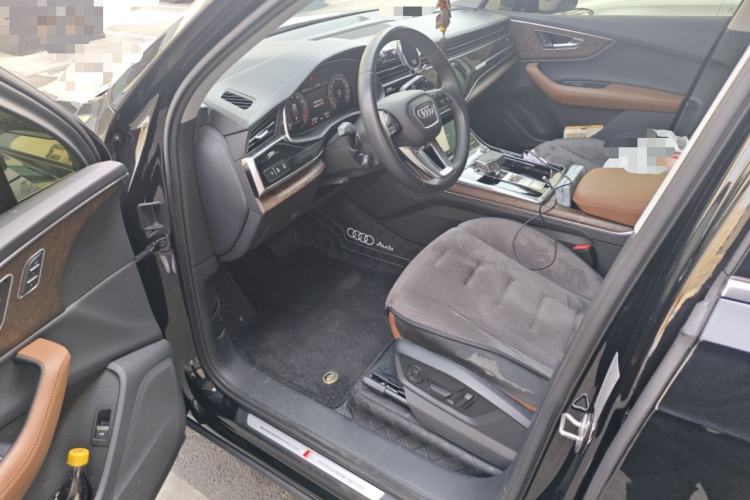 Used Audi Q7 2023 45 TFSI quattro S line Sport model Driver Seat