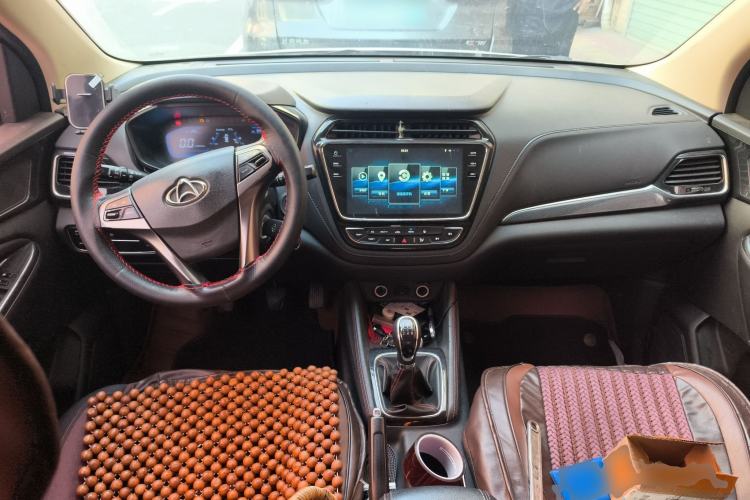 Used CHANGAN OSHAN A800 2017 1.6L Manual Comfort Model Center Console