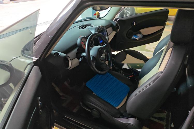 Used MINI 2011 1.6L ONE
