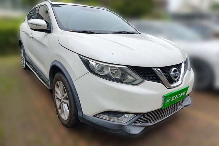 Used Nissan Qashqai 2016 2.0L CVT Elite Edition Front Right 45 Deg