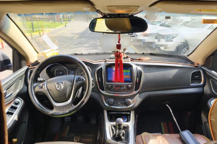 Used Baojun 560 2015 1.8L manual luxury version
