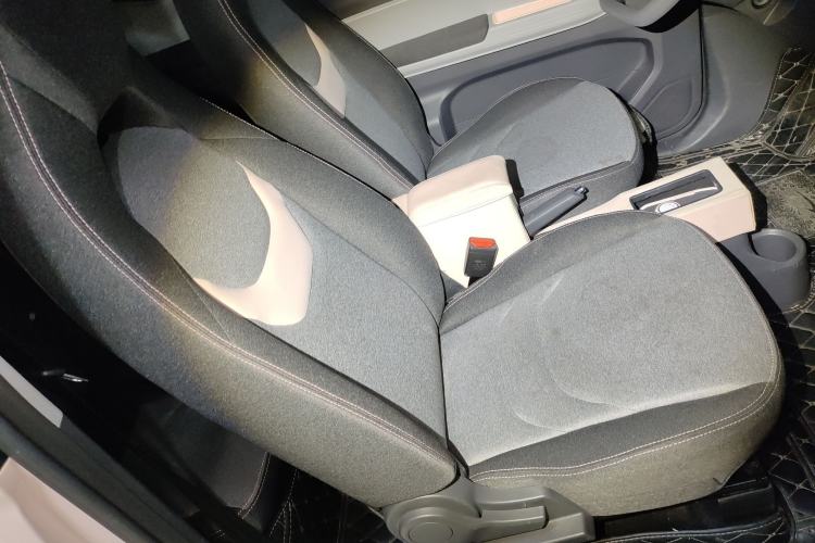 Used Chery QQ Ice Cream 2022 170km Sundae Phosphate Lithium-Ion Right Front Seat