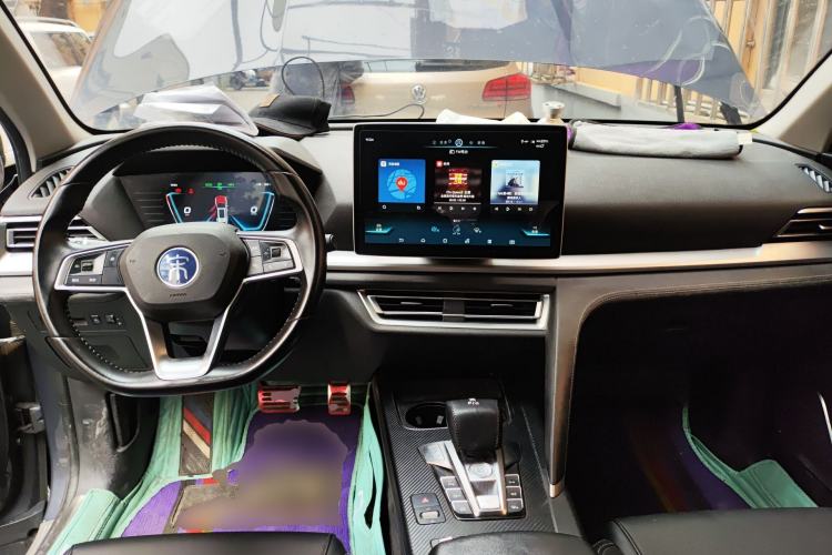 Used BYD Song Pro New Energy 2019 DM 1.5T Four-Wheel Drive Performance Edition Deluxe Model Center Console