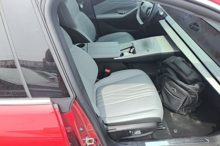 Used Geely Galaxy E8 2024 665 km Range Rear-Drive Starship Long-Range Version Right Front Seat