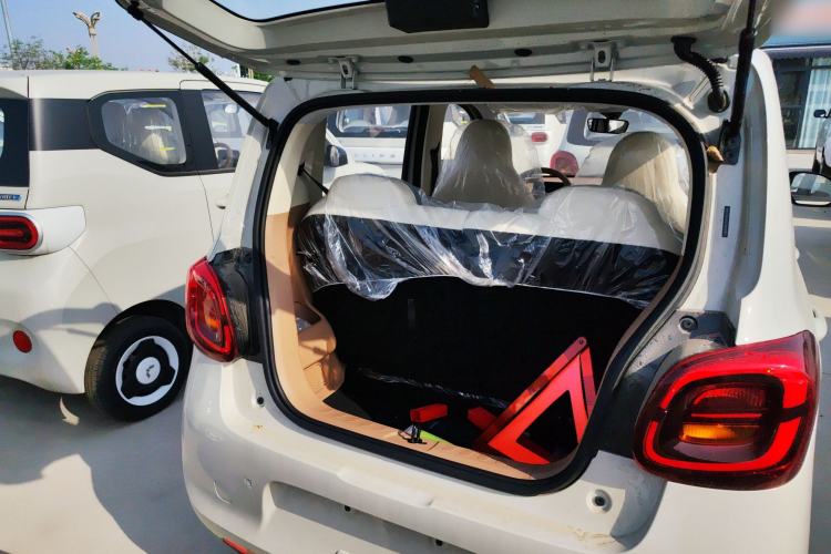 Used Wuling Hongguang MINIEV 2025 Four-Door Version Advanced Edition Trunk