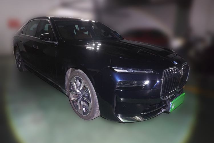 Used BMW 7 Series 2023 740Li Luxury Edition with Premium Package Front Right 45 Deg