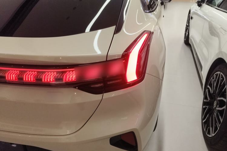 Used Zeekr 001 2025 YOU Edition 100 kWh All-Wheel Drive Right Rear Taillight