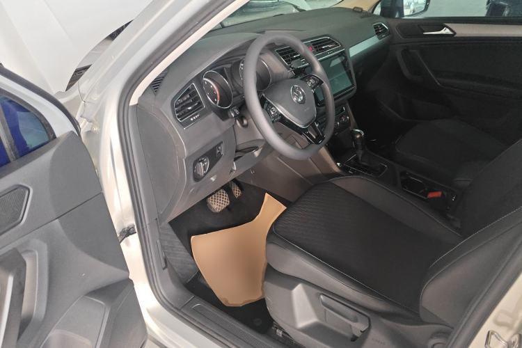 Used Volkswagen Tiguan L 2017 330TSI Automatic Two-Wheel Drive Luxury Edition Driver Seat