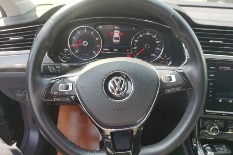 Used Volkswagen Phideon 2019 380TSI Two-Wheel Drive Business Edition China VI Standard
