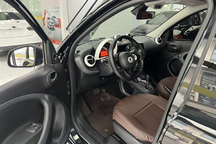 Used smart forfour 2016 1.0L 52 kW Dynamic Edition
