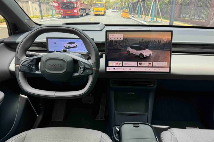 Used Lynk & Co Z20 2025 530 km Range Rear-Wheel Drive Max Interior 3