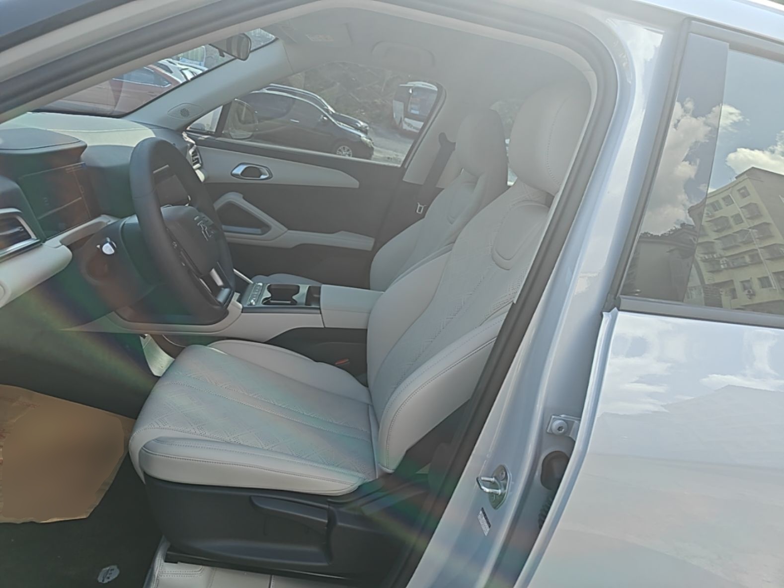 BYD Yuan UP 2025 Model 301KM Leading Version — снимка 17