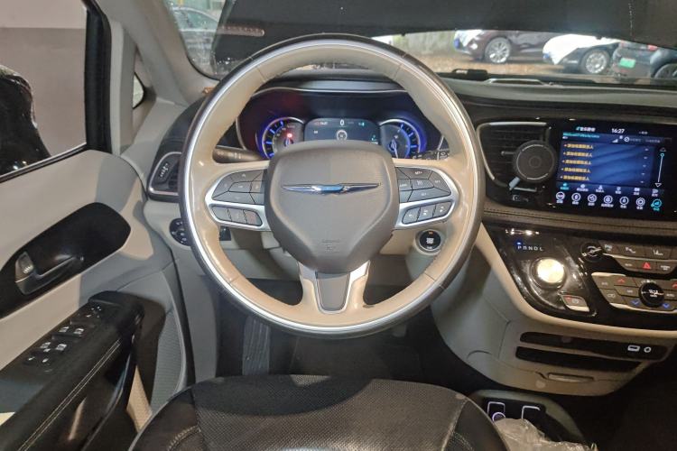 Used Chrysler Grand Voyager PHEV 2019 3.6L Plug-in Hybrid Steering Wheel