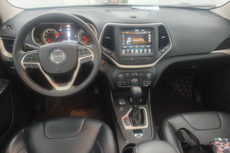 Used Jeep Cherokee 2016 2.4L Professional Smart Version
