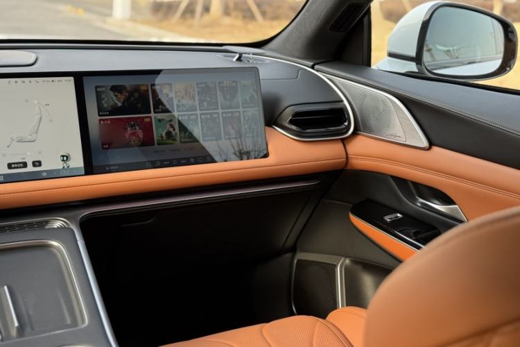 Used XPeng G9 2025 625 Long-Range Max Interior 5