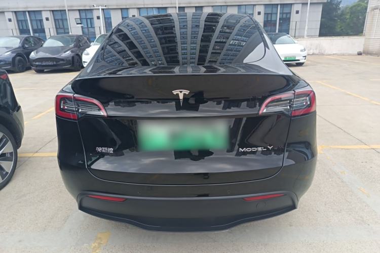 Used Tesla Model Y 2022 Long-Range All-Wheel-Drive Version
