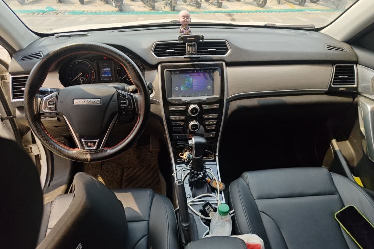 Used Haval H2 2016 Red Label 1.5T Automatic Two-Wheel Drive Elite Model Center Console