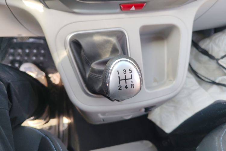 Used JAC Refine M3 2019 PLUS IKEA Edition 1.8L Luxury Model Gear Lever