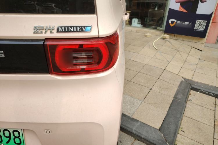 Used Wuling Hongguang MINIEV 2021 Macaron Premium Model – Lithium Iron Phosphate Right Rear Taillight