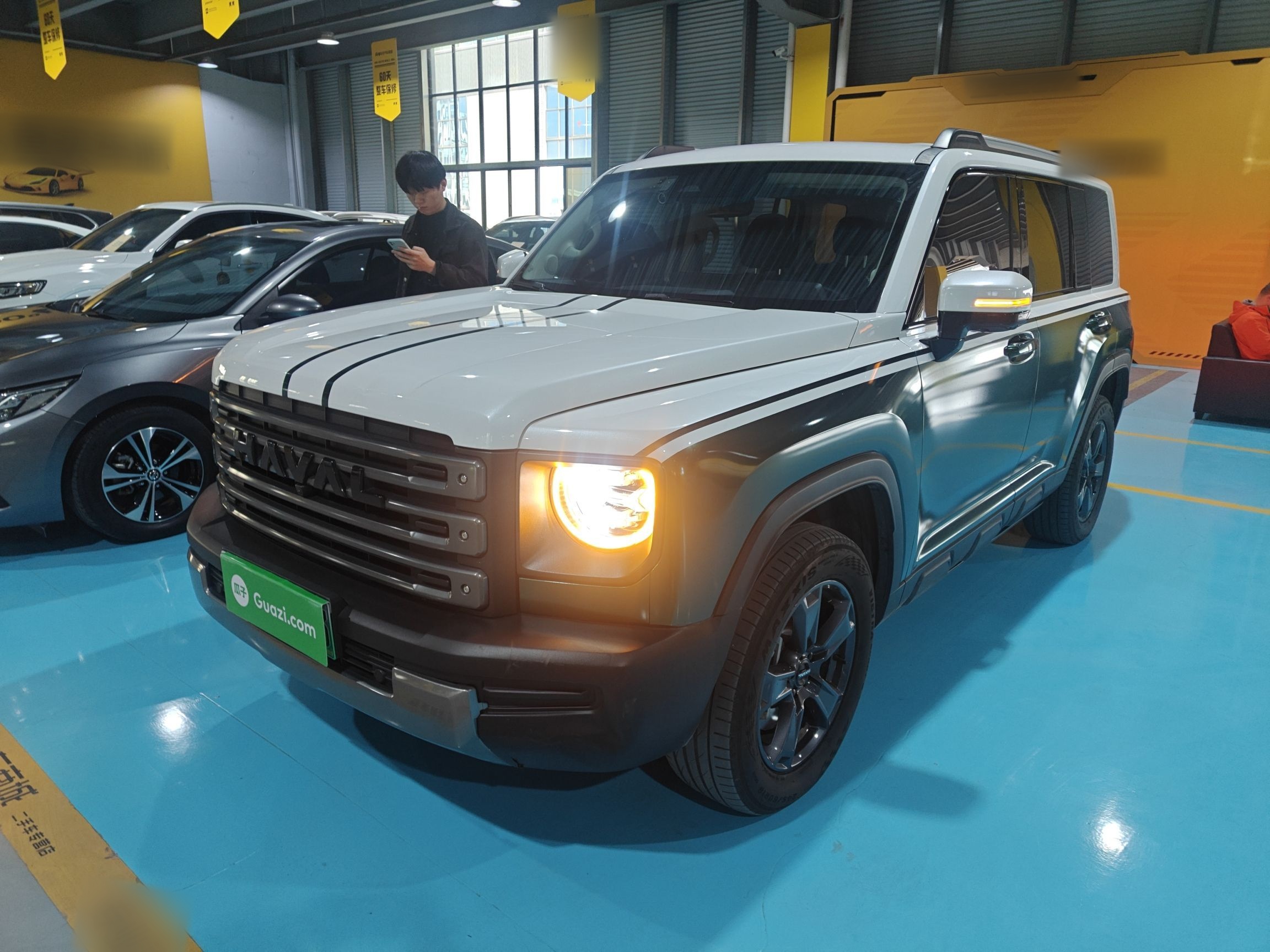 تحت مقدمة السيارة