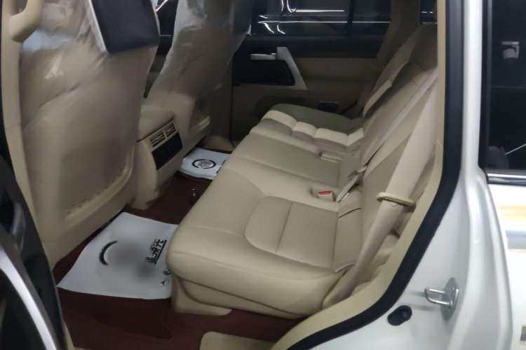 Used Toyota Land Cruiser (Parallel Import) 2016 5.7L Automatic/Manual Transmission EX-R Middle East