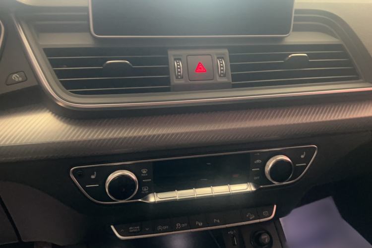 Used Audi Q5L 2020 45 TFSI Prestige Fashion Model Audio And AC Panel