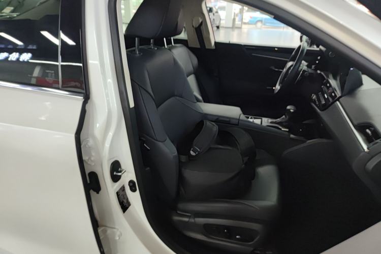 Used Lexus ES 2023 200 Excellence Edition
