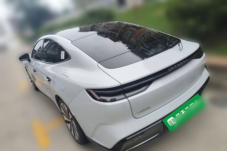 Used Geely Galaxy E8 2024 665 km Range Rear-Drive Starship Long-Range Version